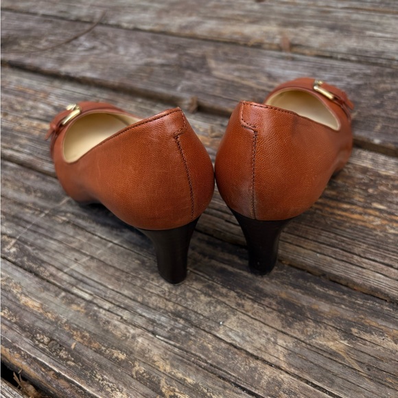 Ralph Lauren Leather Classic Vintage Heels - Picture 5 of 5